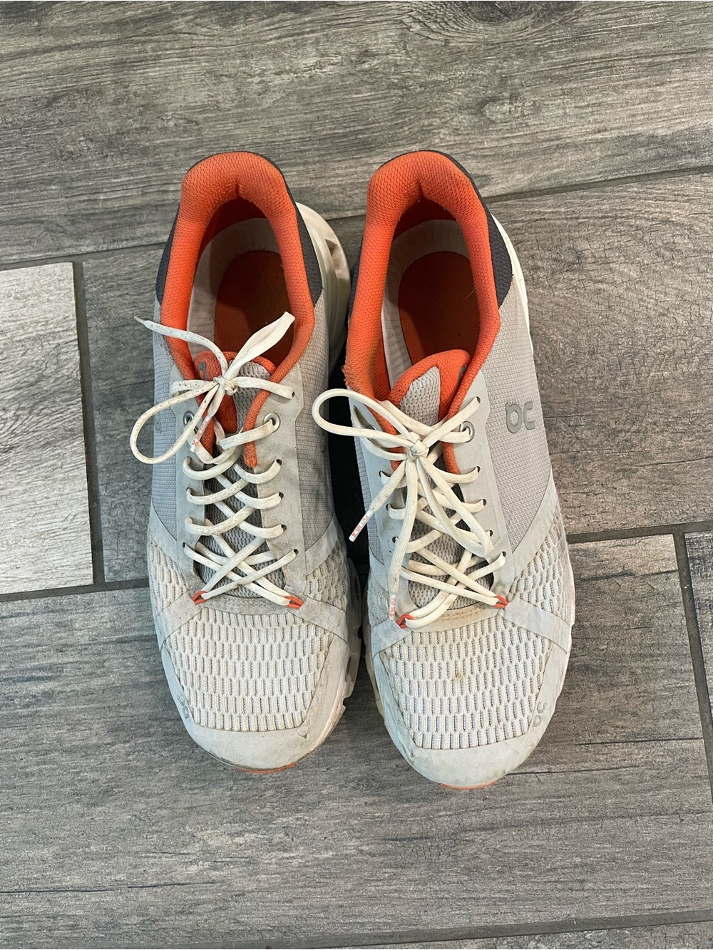 On Running Men’s Athletic Shoes in Light Gray with Orange Lining